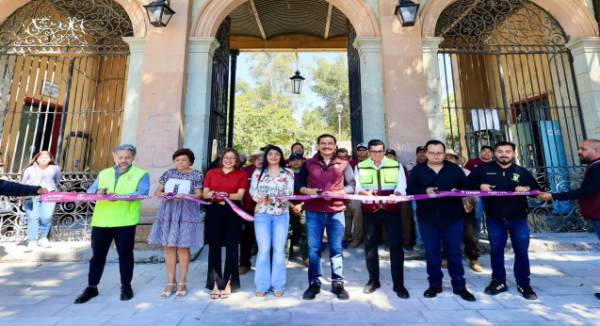 Ray Chagoya entrega primera etapa de rehabilitación de banquetas del Panteón General y San Miguel
