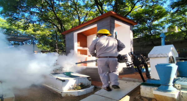 Refuerzan prevención del dengue en panteones de Oaxaca de Juárez