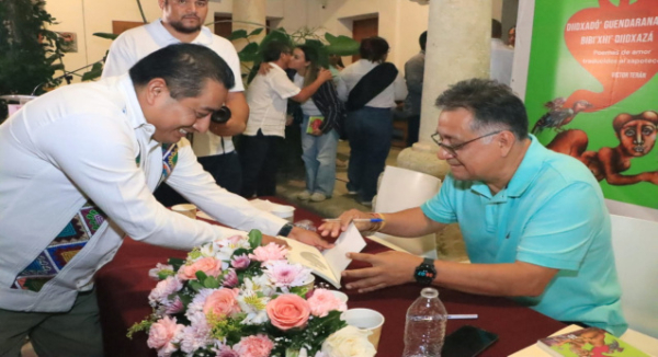 Una fiesta de palabras se vivió con la presentación del libro Poemas de amor traducidos al zapoteco: IEEPO