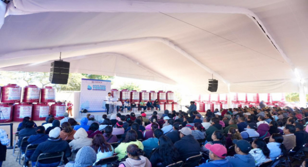 De cara al estiaje, entrega Salomón Jara mil 100 tinacos para garantizar el agua en Xoxocotlán