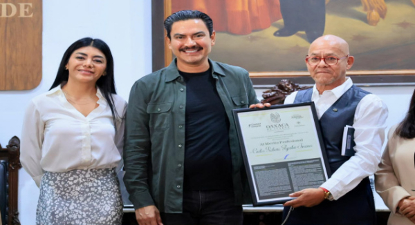 Cabildo de Oaxaca de Juárez otorga Distinción al Mérito Profesional a Carlos Roberto Aguilar Jiménez