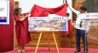 Develan Salomón Jara y Lotería Nacional billete del Sorteo Especial en honor a la Guelaguetza 2025