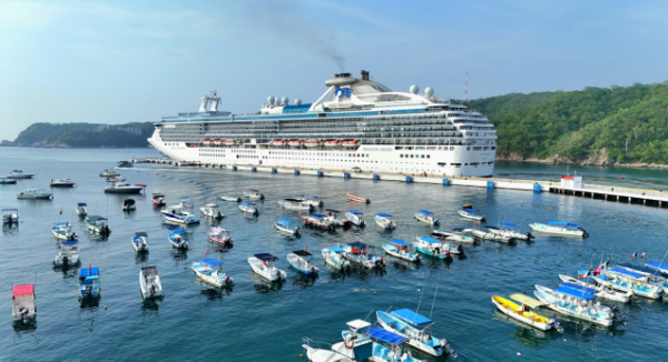 Arriba a Huatulco primer crucero de la temporada 2026-2027