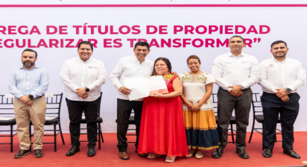 Más de 800 familias oaxaqueñas ya tienen títulos de propiedad