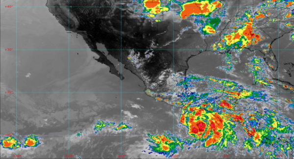 Pegan bandas delanteras de tormenta tropical Erick a costas de Oaxaca