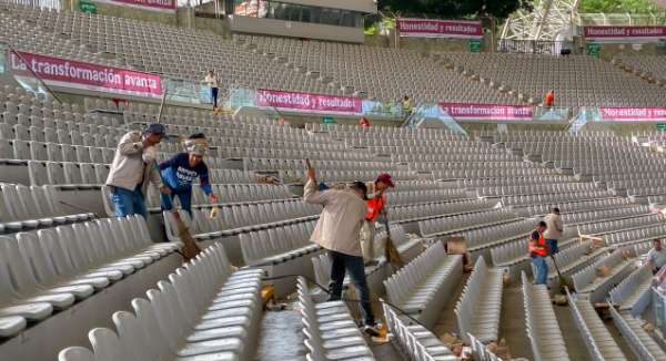 Gobierno de Oaxaca de Juárez realiza labores de limpieza en el Auditorio Guelaguetza