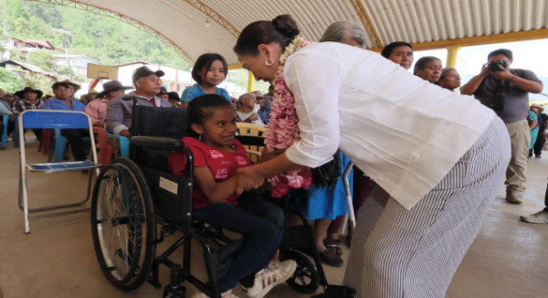 Bolaños Quijano lleva apoyos a grupos prioritarios en la Sierra Sur