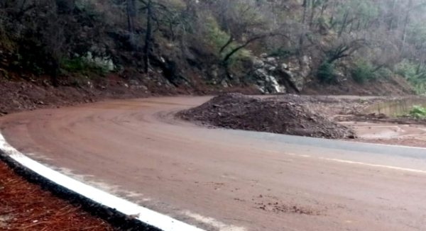 Reabren circulación en la carretera 175 en la Sierra de Juárez; piden extrema precaución
