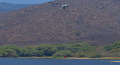 Realiza Gobierno de Oaxaca combate de incendio forestal en Tomaltepec por aire y tierra
