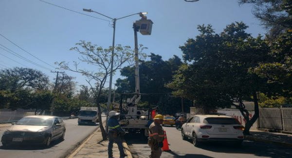 Gobierno Municipal atiende reporte ciudadano y rehabilita luminarias en el boulevard Eduardo Vasconcelos