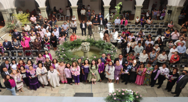 Entrega Cabildo de Oaxaca de Juárez la Distinción Ciudadana “Mujer Oaxaqueña Alicia Lilia Porras Mazari&quot;