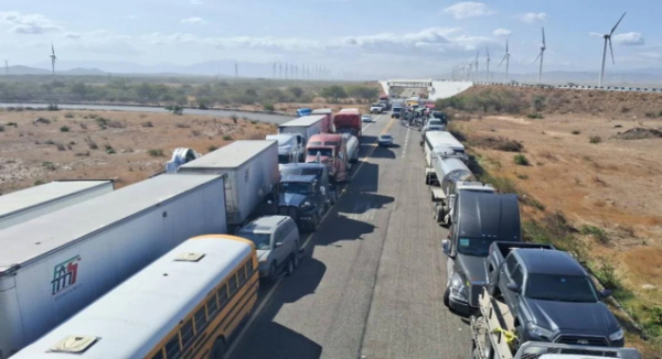 Fuertes vientos han volcado 3 tráileres en Oaxaca y dejaron sin luz a Los Chimalapas