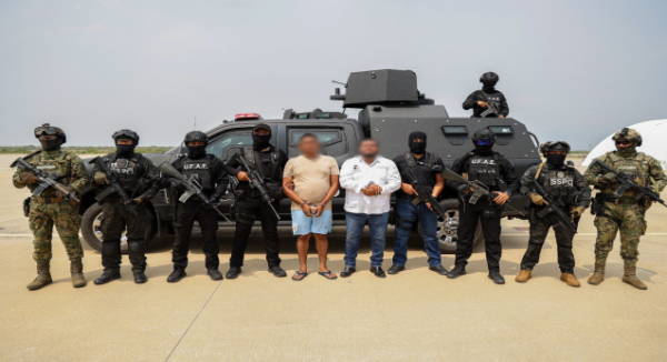 FGEO, en operativo conjunto con Marina, SSPC, GN, DEFENSA y Policía Estatal, detiene al presidente municipal de Juchitán y a otra persona, por su probable vínculo con la célula delictiva “Los Cromos”