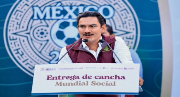 Ray Chagoya entrega cancha rehabilitada en la agencia de Pueblo Nuevo