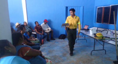 Capacita Coesfo sobre uso responsable del fuego en Magdalena Ocotlán