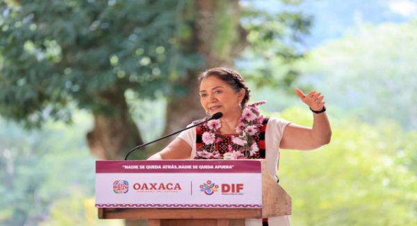 Impulsa DIF Oaxaca la nutrición de 974 personas de Santa María Jacatepec con la entrega de canastas alimentarias