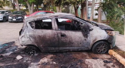 FGEO investiga incendio de dos vehículos en San Sebastián Tutla