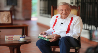 Andrés Manuel López Obrador reaparece en medio de su retiro en Chiapas y da a conocer su nuevo libro “Pueblo”