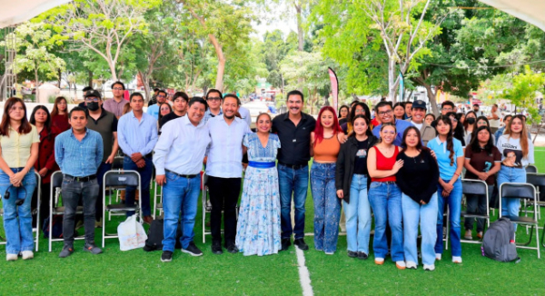 Ray Chagoya participa en reunión con jóvenes beneficiarios de “Mi Primera Chamba”