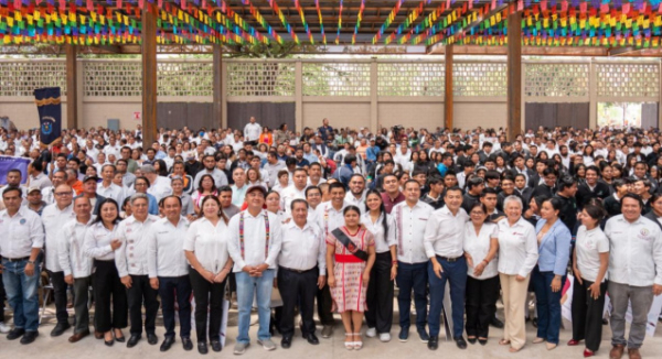 Garantiza Jara Cruz acceso a herramientas tecnológicas de comunidad bachiller y universitaria en Oaxaca