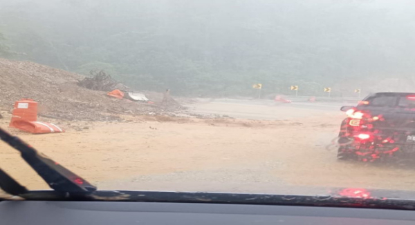 Por lluvias, emite Protección Civil recomendaciones para transitar en supercarretera Barranca Larga-Ventanilla