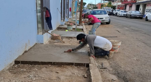 Banco de Materiales se traduce en mejoras para las banquetas del barrio de Jalatlaco