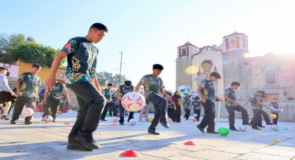 Oaxaca de Juárez se suma a activación nacional de fútbol desde la Plaza de la Danza