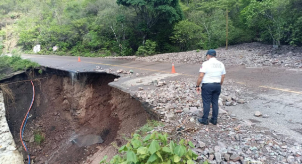 Exhorta Gobierno del Estado tomar precauciones por afectaciones en la carretera federal 190