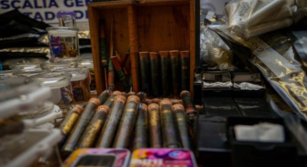 Desmantelan punto de narcomenudeo, aseguran más de 30 kilos de drogas; hallan “tienda cannábica” en Centro Histórico de la capital: Fiscalía de Oaxaca
