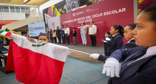 En inicio de ciclo escolar 2025-2026, Salomón Jara destaca modelo educativo con justicia social y respeto a la diversidad cultural