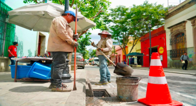 Retiran 18.6 toneladas de residuos del drenaje pluvial en el Centro Histórico de Oaxaca