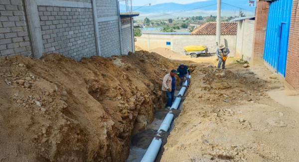 Amplía Gobierno del Estado sistema de alcantarillado en Magdalena Teitipac