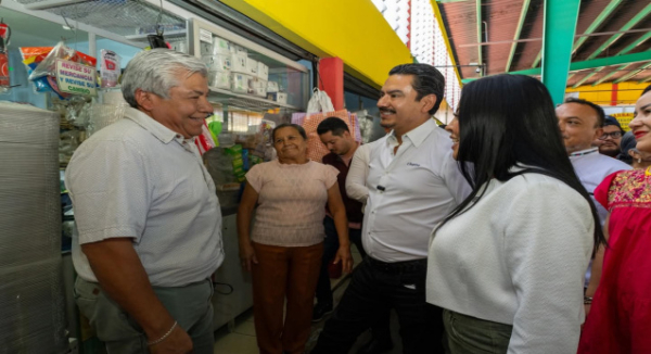 Ray Chagoya recorre mercados de Las Flores e Hidalgo en Oaxaca de Juárez