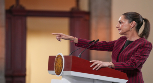 Presidenta Claudia Sheinbaum: gracias al trabajo permanente, cotidiano y coordinado del gabinete de seguridad, se han incautado 10,962 armas, 157 toneladas de droga, destruido 915 laboratorios y detenido a 21,411 personas