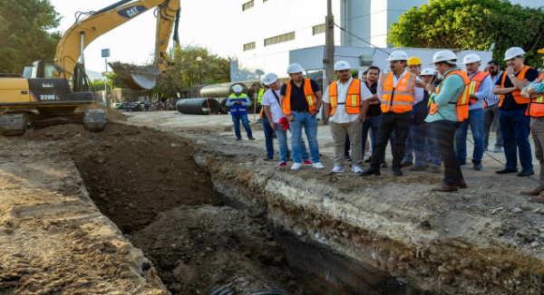 Ray Chagoya supervisa rehabilitación de colector sanitario en avenida La Campiña, en Candiani
