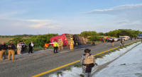 Atiende Gobierno de Oaxaca accidente de autobús en Santa María Colotepec