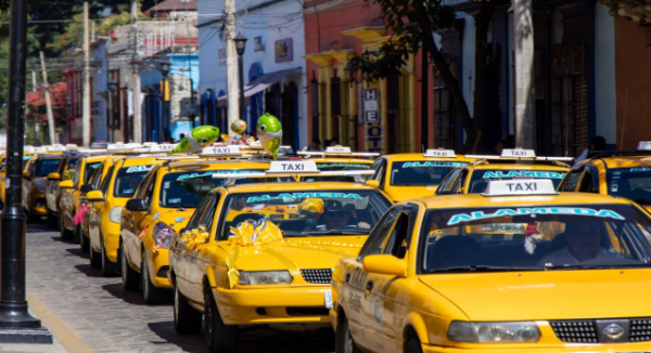 Reconoce Semovi a quienes diariamente mueven a Oaxaca en el Día del Taxista