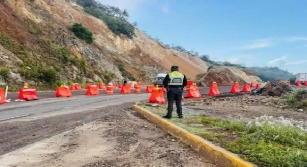 Cierran circulación vial en autopista Cuacnopalan-Oaxaca (570)