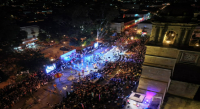 Al ritmo de la música y bailables tradicionales, miles de turistas se enamoran de la Calenda de las Culturas 2026