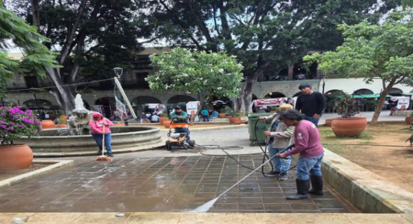 Refuerzan labores de limpieza en Oaxaca de Juárez tras las Fiestas Patrias
