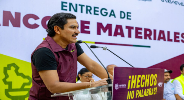 Ray Chagoya entrega materiales para mejorar espacios en Ampliación Lomas Panorámicas