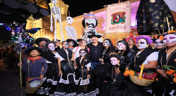 Oaxaca de Juárez se llena de música, color y tradición con la Mega Comparsa de Bienvenida de Fieles Difuntos