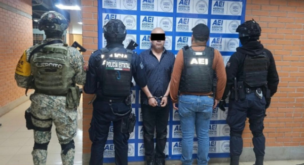 Ejecuta Fiscalía de Oaxaca orden de aprehensión contra conductor de taxi por homicidio en Huajuapan; el imputado fue trasladado a la capital