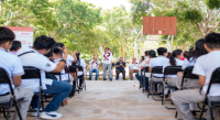 Gobierno de Oaxaca enfrenta rezago educativo: entrega techado en escuela de la Costa