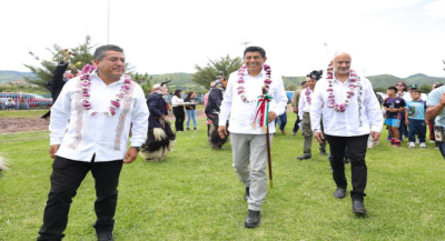 Da banderazo de inicio Gobernador de Oaxaca y SICT a mantenimiento de carretera Huajuapan-Putla