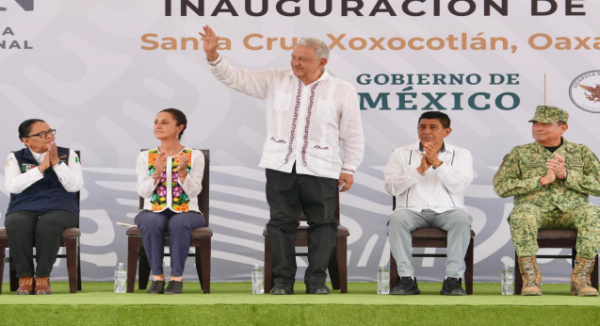 AMLO y Sheinbaum cierran gira de trabajo de tres días en Oaxaca con inauguración del cuartel estatal de la GN, modelo que se replicará en todo el país
