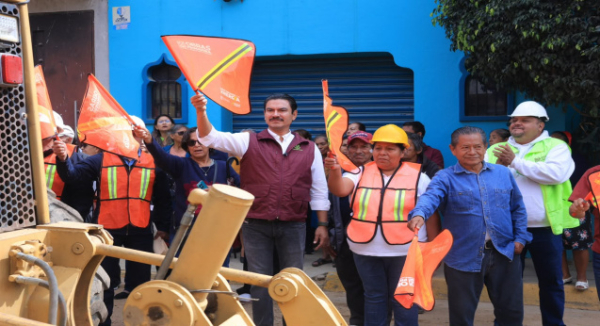Ray Chagoya inicia rehabilitación de la calle Tuxtepec en la colonia Siete Regiones