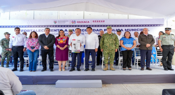 Robustece Gobernador de Oaxaca seguridad pública en 23 municipios con entrega de equipamiento de videovigilancia