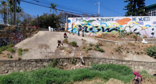 Continúan labores de limpieza en el río San Felipe en Oaxaca de Juárez