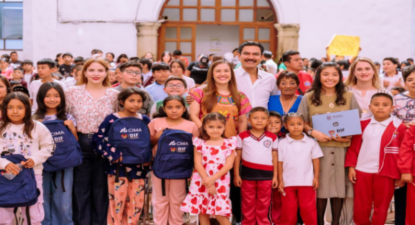 DIF Municipal entrega útiles escolares a niñas y niños de Oaxaca de Juárez